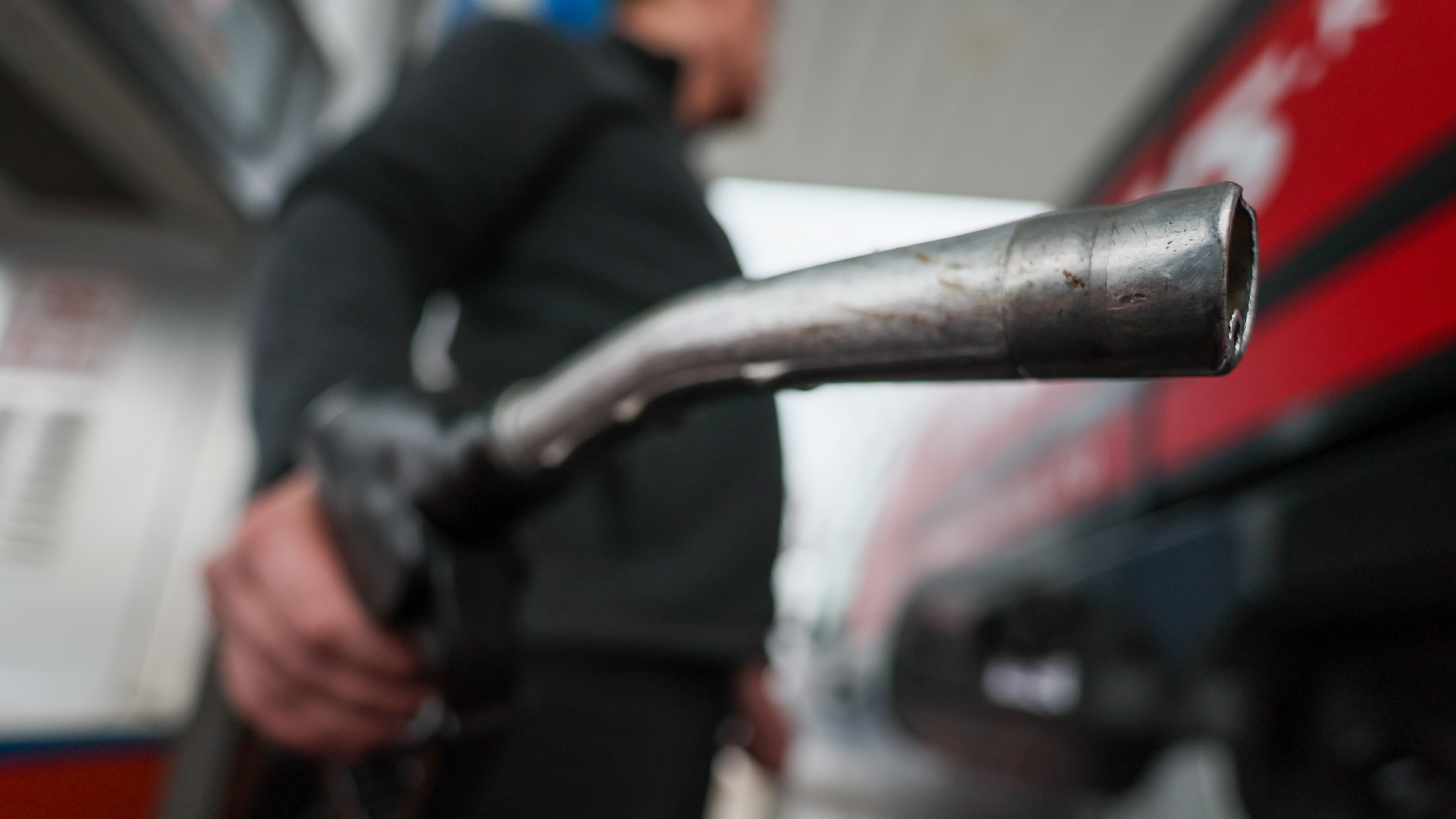 Бензин в России за неделю подорожал в среднем на 24 копейки