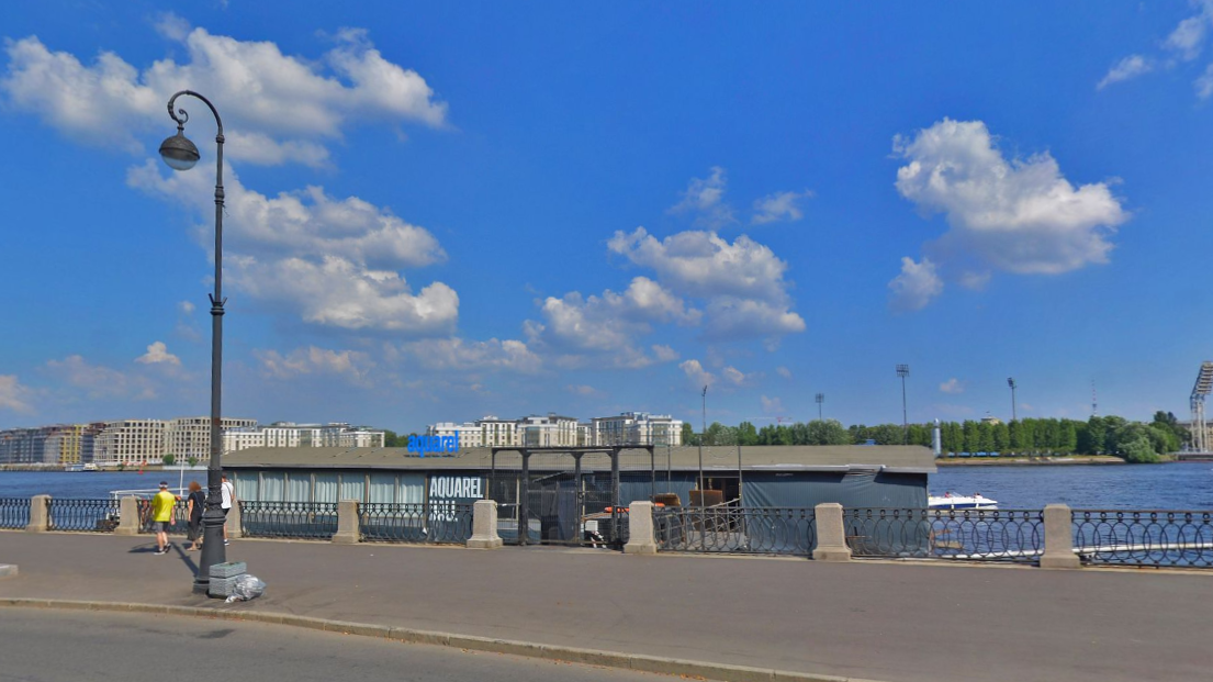 В Петербурге выясняют причину затопления плавучего ресторана на Малой Неве