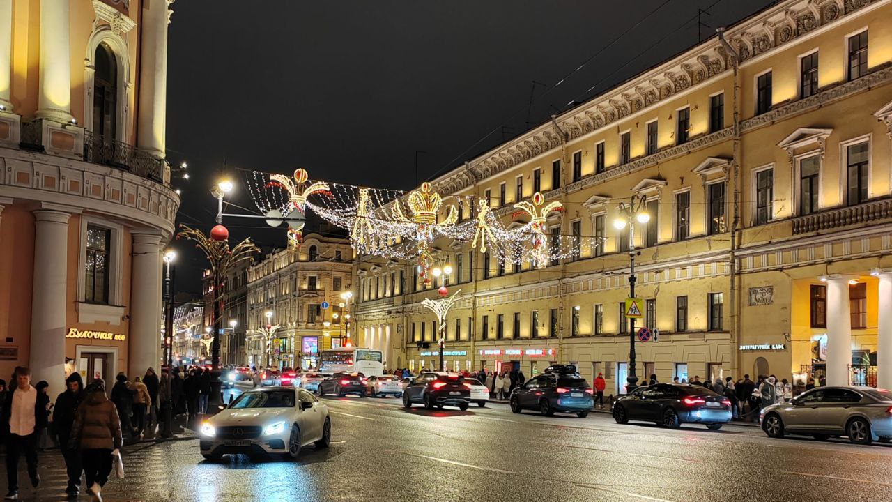 В Петербурге могут запретить украшать исторические фасады