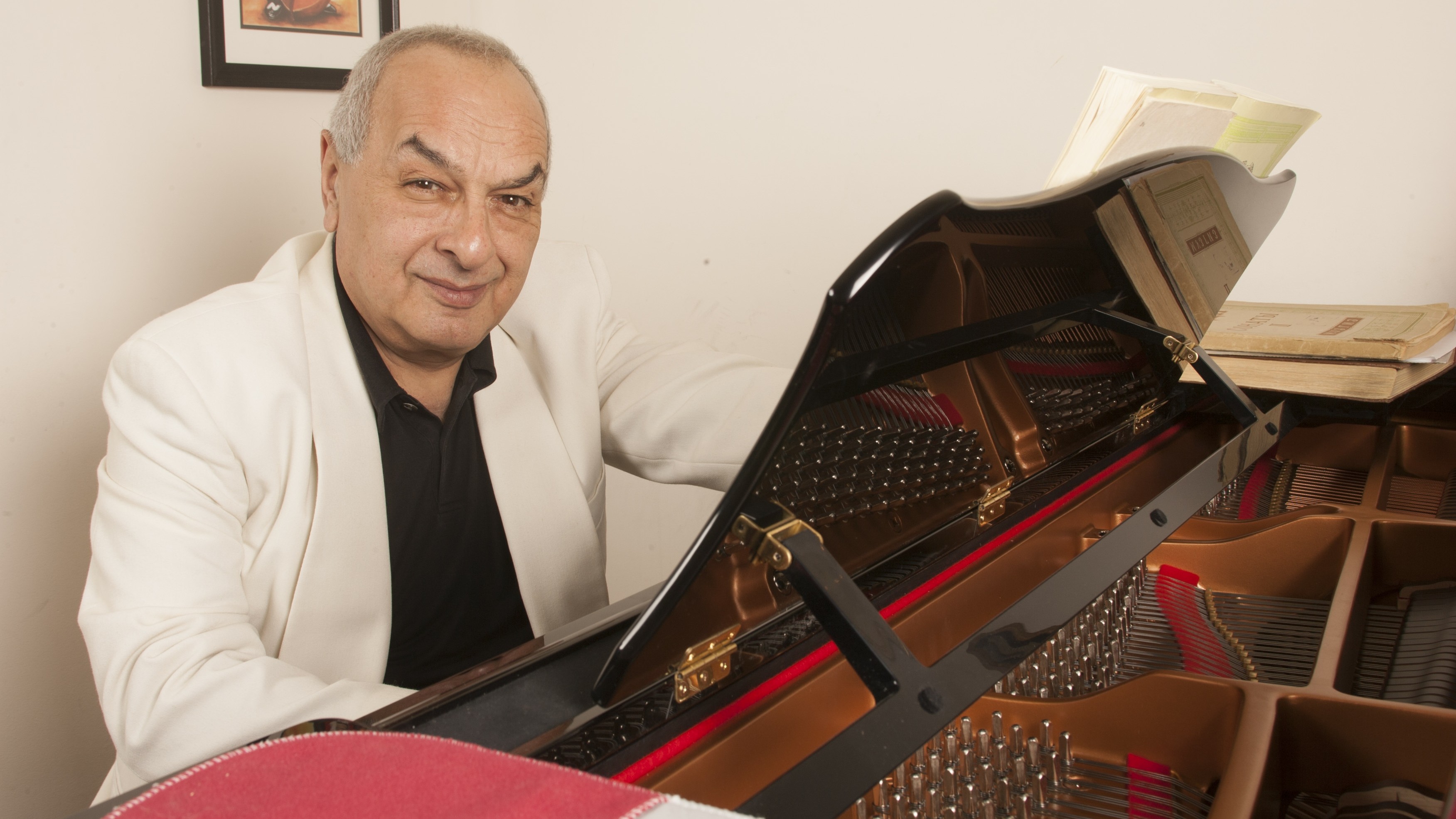 Умер народный артист РФ Левон Оганезов