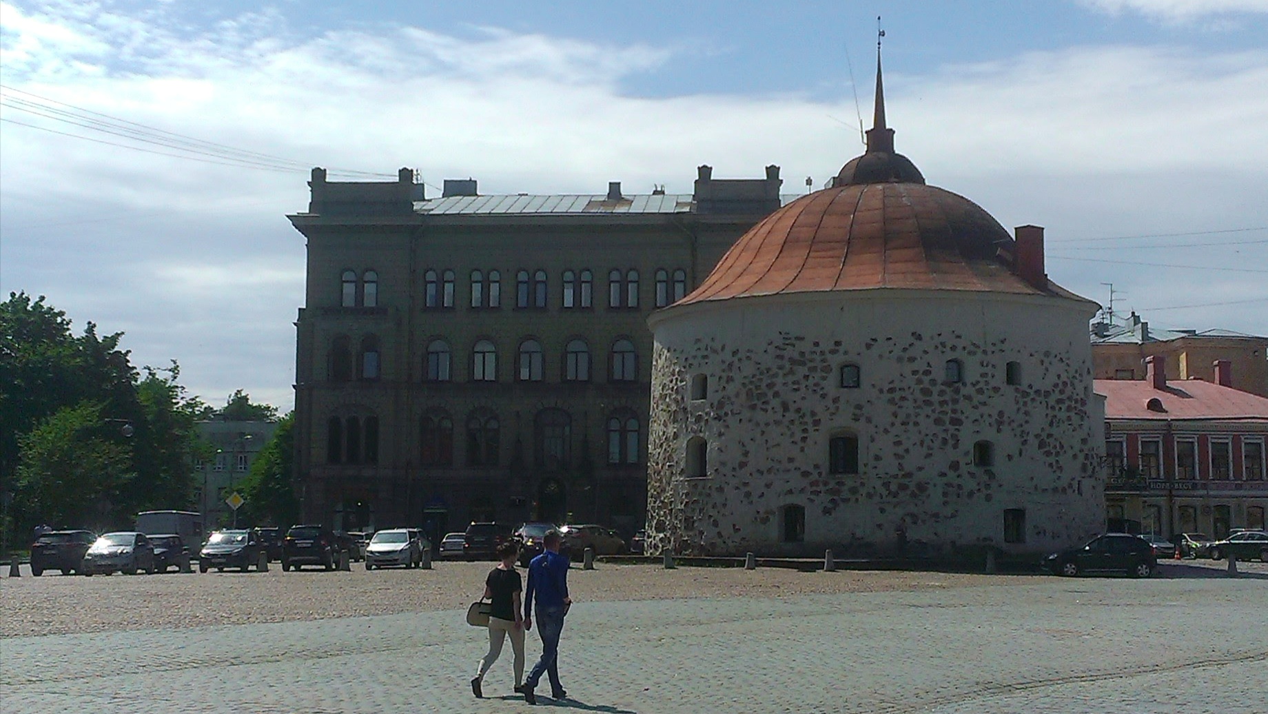 Эксперт: выдавить туристический транспорт на окраины Выборга — разумная идея