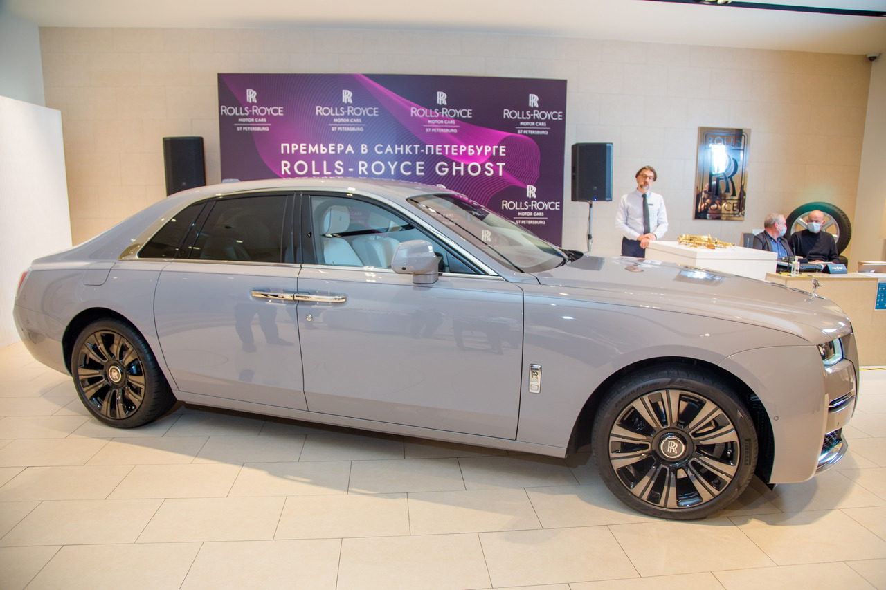 Новый Rolls-Royce Ghost: эволюция роскоши и технологий