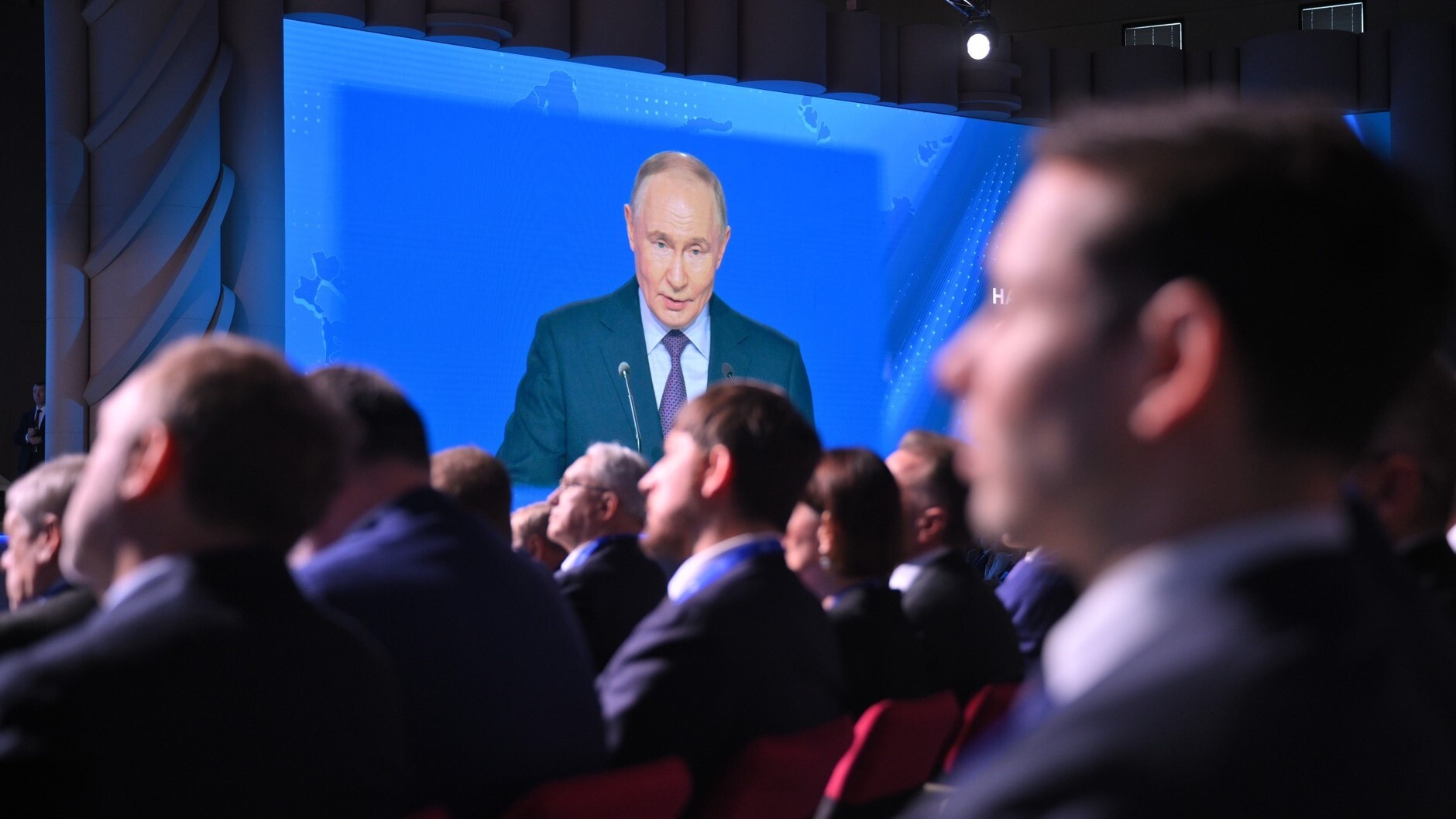 Путин анонсировал дальнейшее снижение административных барьеров для бизнеса в РФ