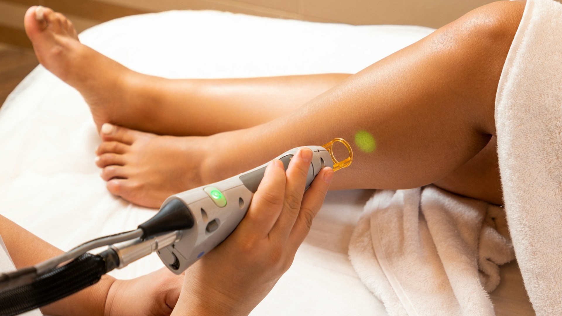 Петербуржцы стали активнее искать подработку в сфере красоты