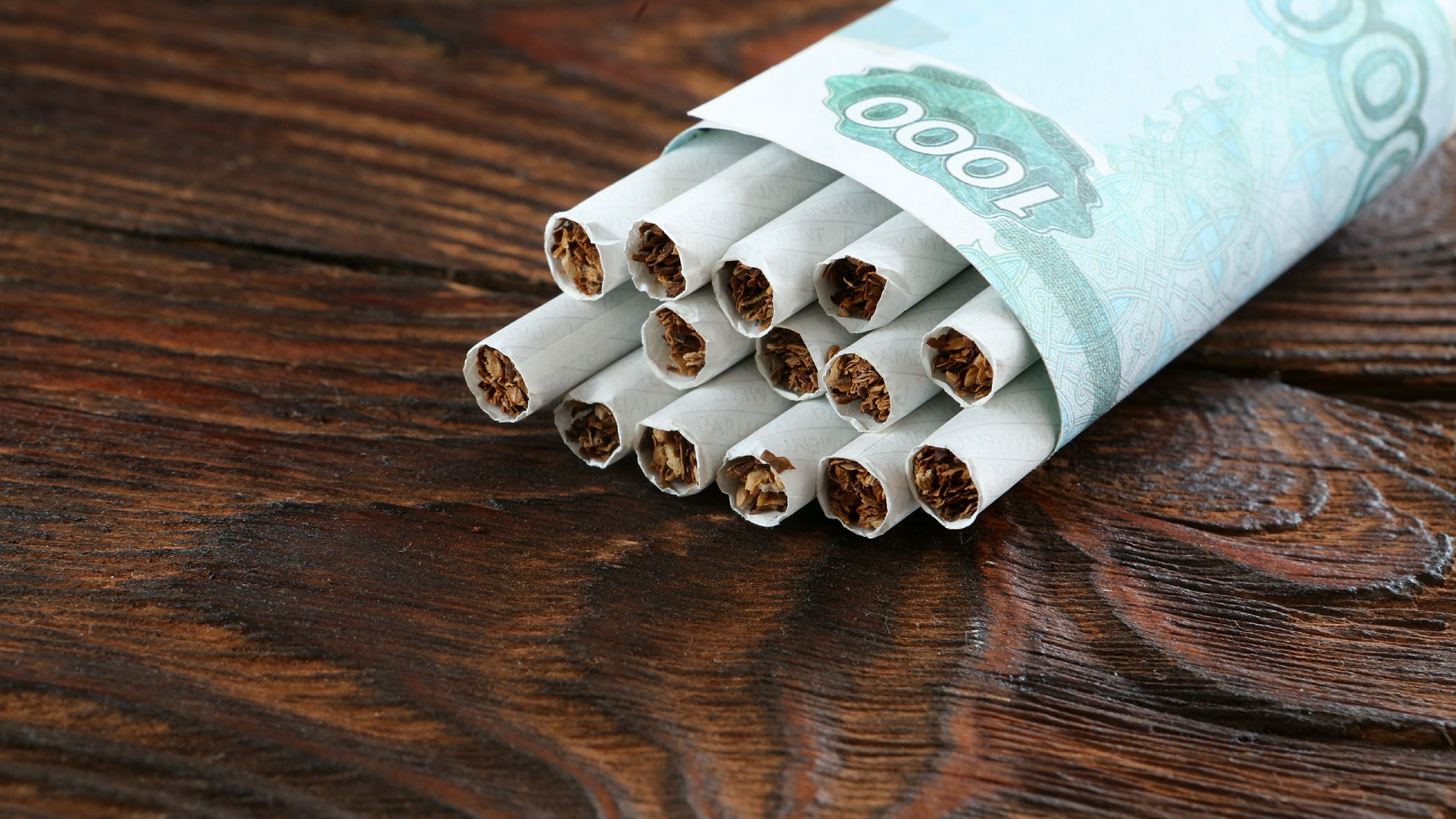 Продажи сигарет в РФ за год упали на 23%