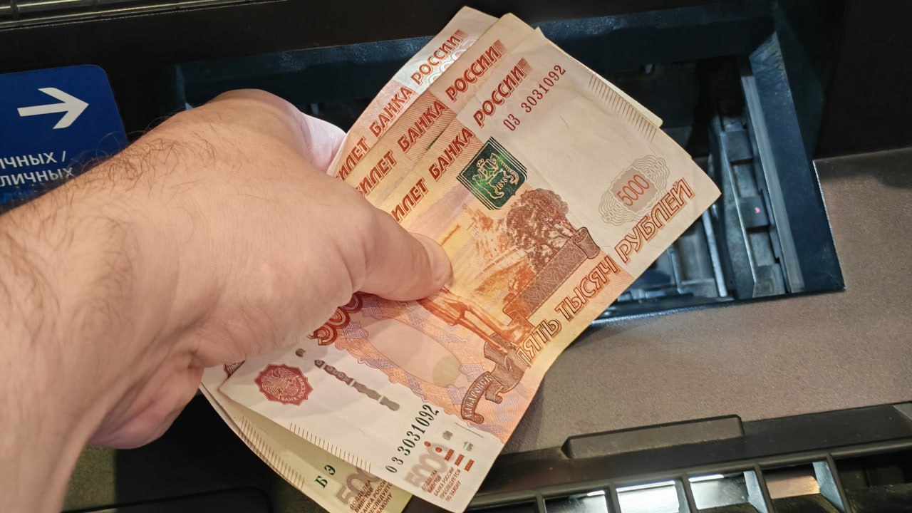 Около половины жителей Петербурга рассчитывают на получение тринадцатой зарплаты