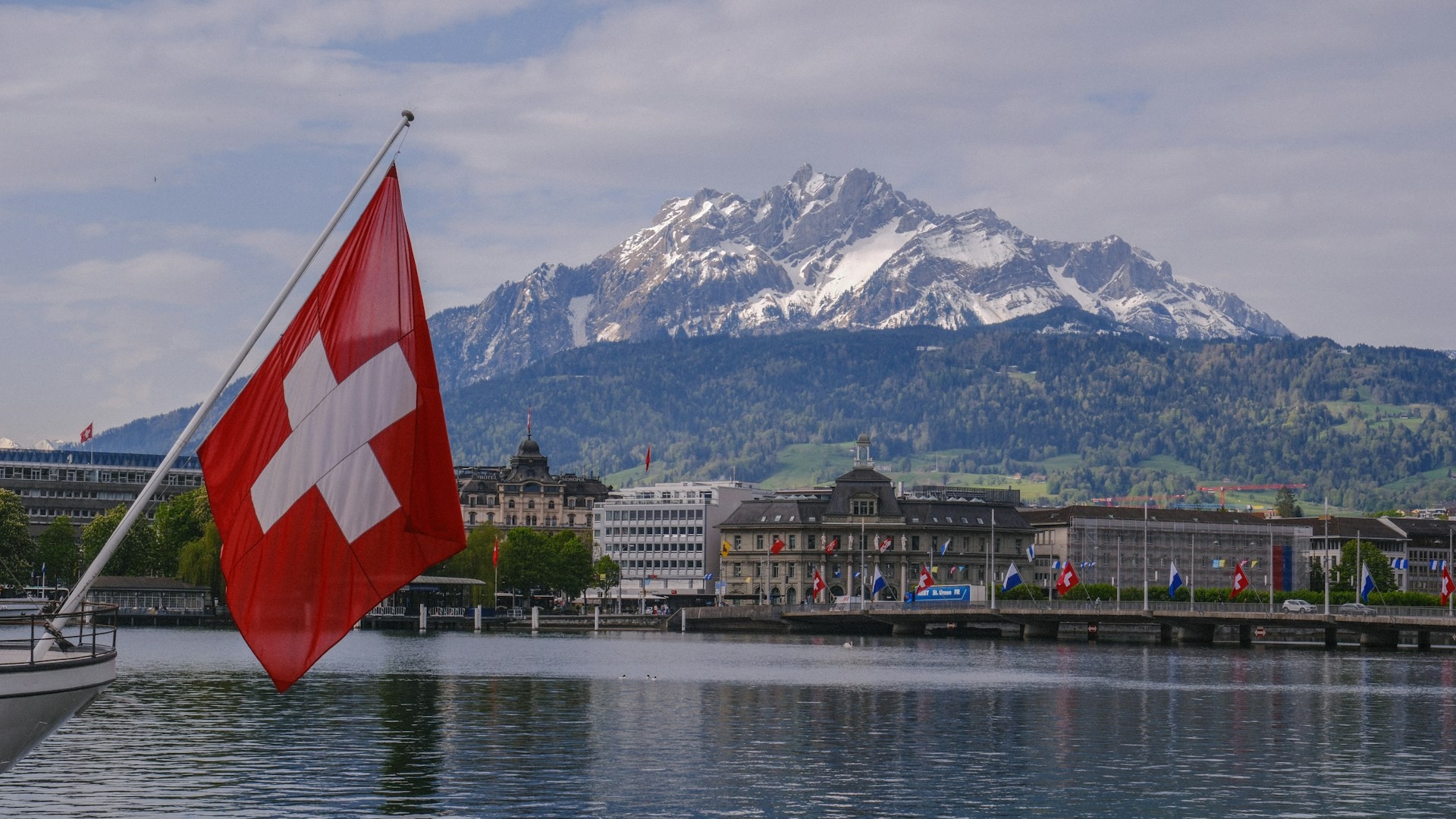 Швейцария присоединилась к 19-му пакету санкций ЕС против России