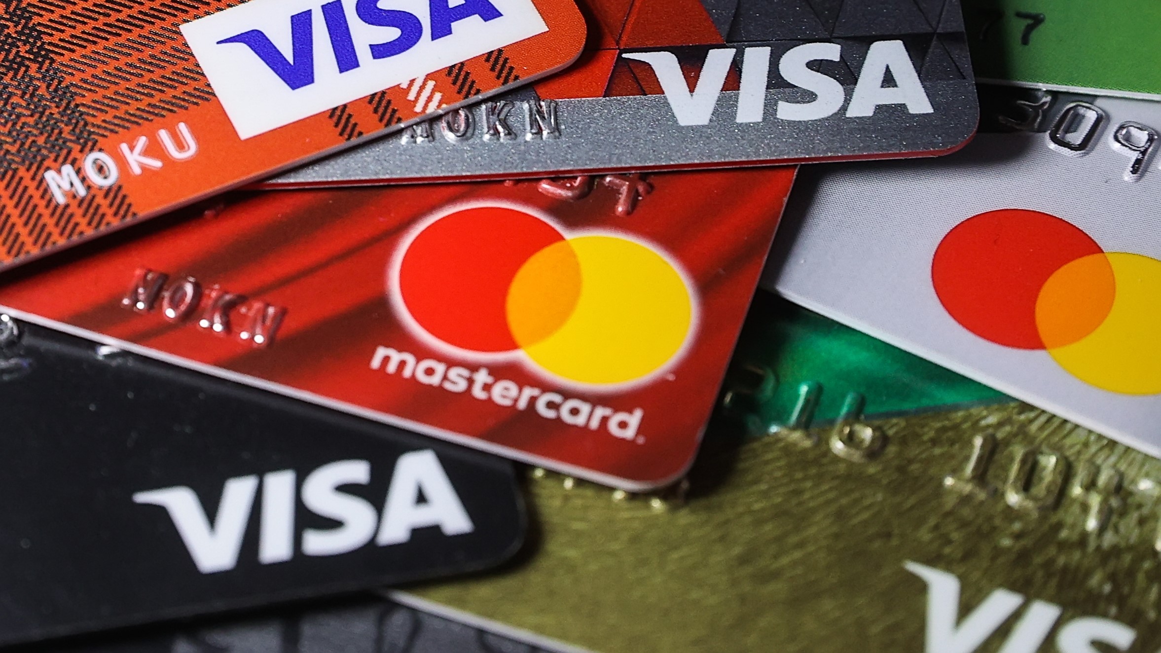 В Центробанке указали на необходимость ухода с рынка РФ Mastercard и Visa