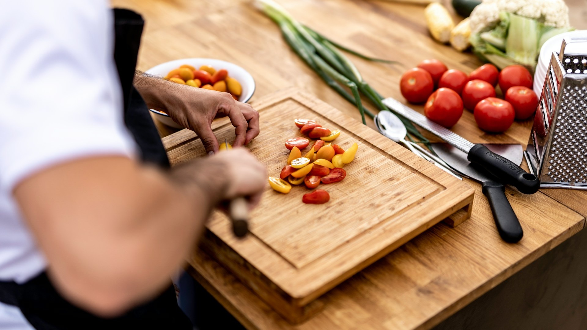 Средние предлагаемые зарплаты в сфере общепита в Петербурге выросли на 17%