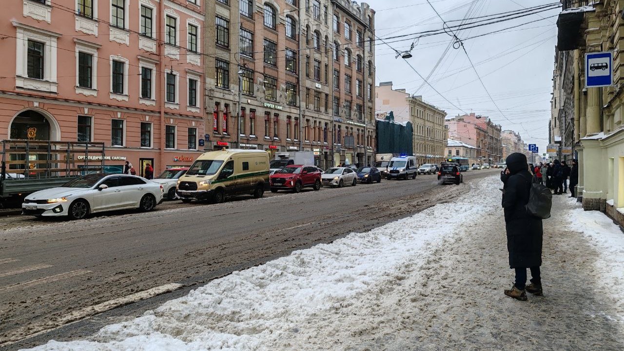 В Смольном готовятся к аномальной зиме и закупают десятки тысяч тонн соли