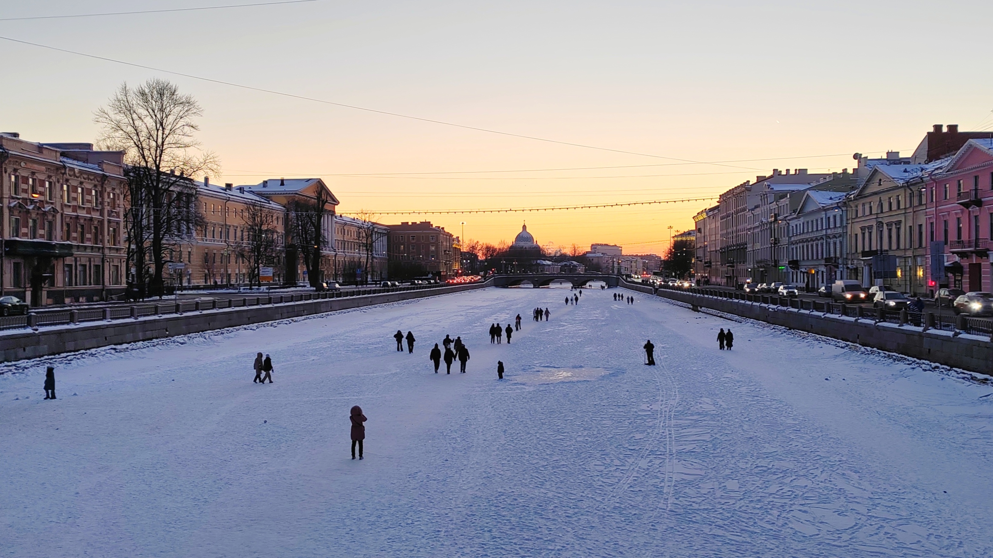 Власти Петербурга планируют усилить борьбу с массовыми выходами горожан на лед
