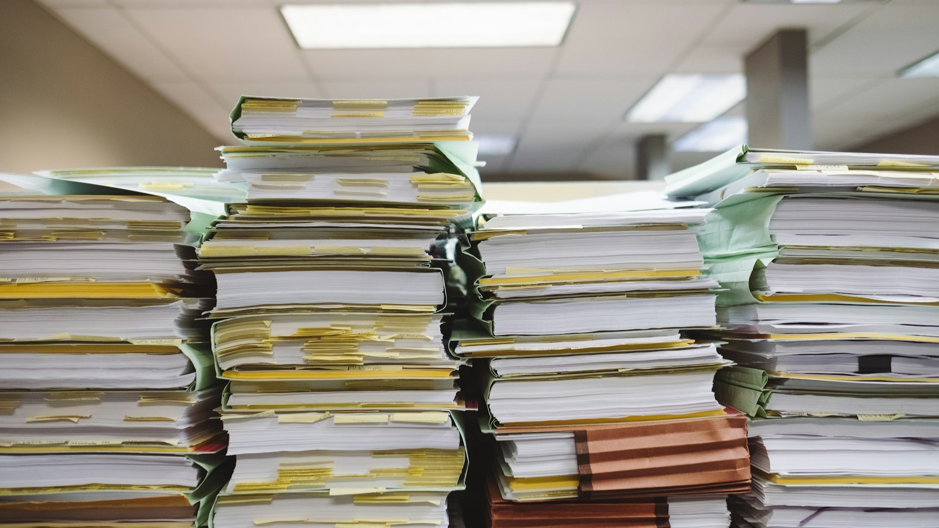 Смольный: число проверок бизнеса в Петербурге за три года снизилось на треть