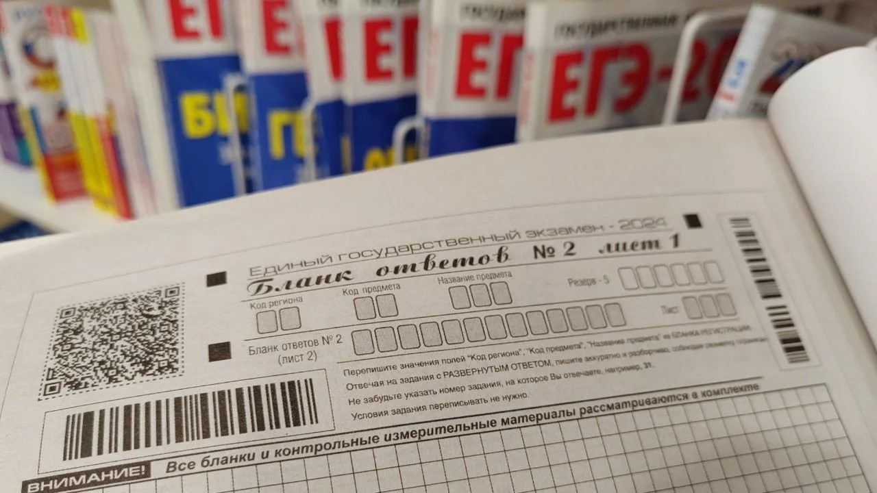 В Петербурге почти тысяча школьников и студентов колледжей сдали ЕГЭ на 100 баллов