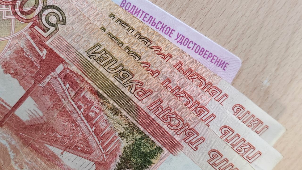 Установка на автомобиль «знаков-перевертышей» может обернуться лишением прав