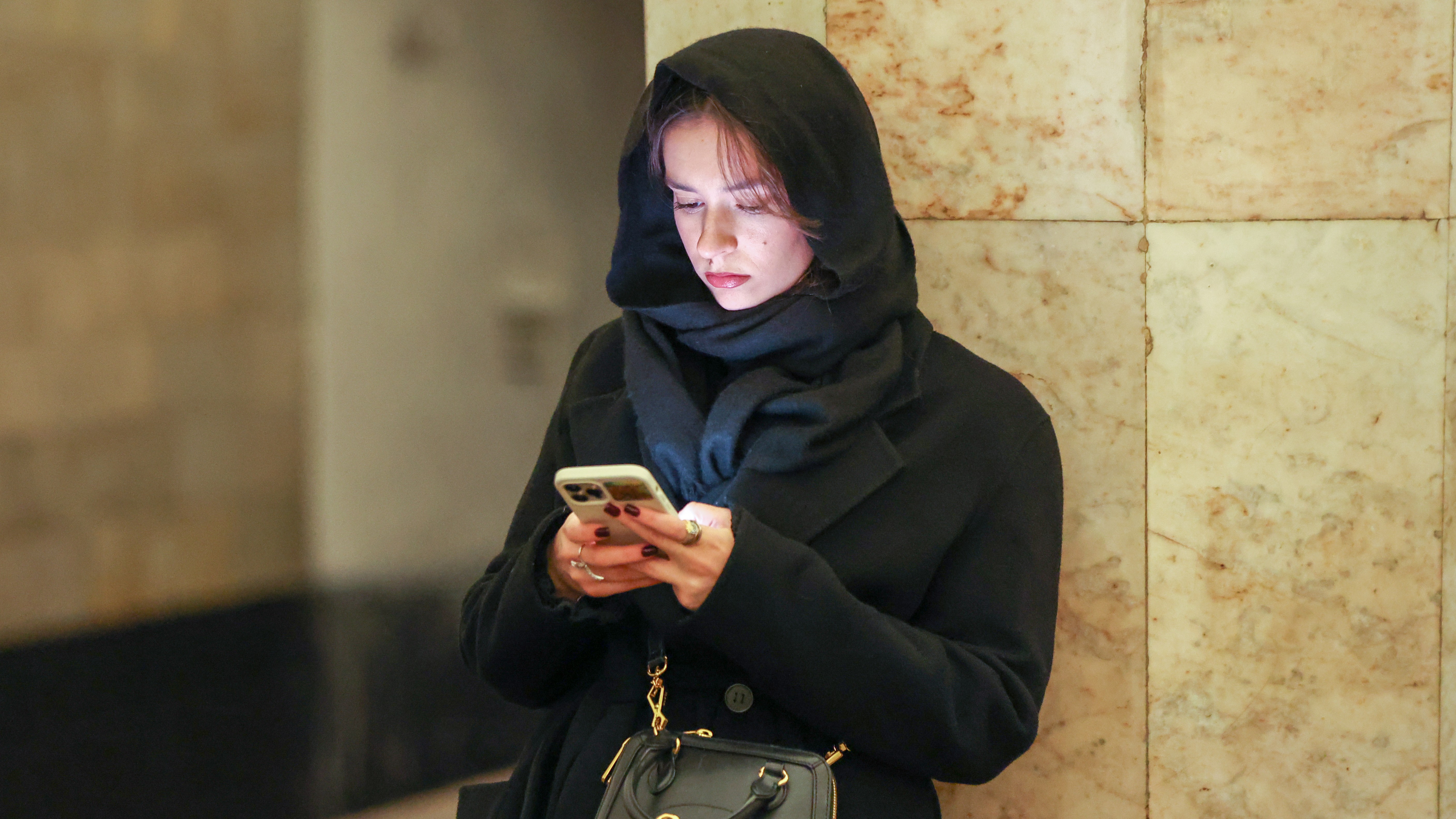 В Петербурге проверку телефонов в метро объяснили повышенными мерами безопасности