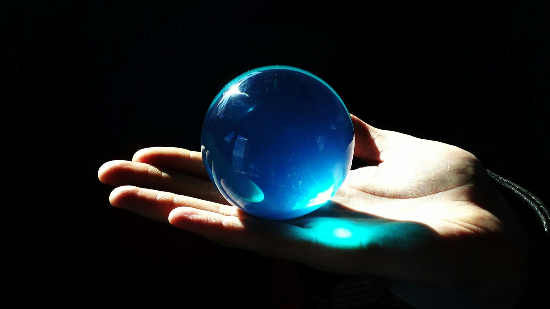 Эксперты связывают рост интереса к мистике в Петербурге с турбулентностью в мире