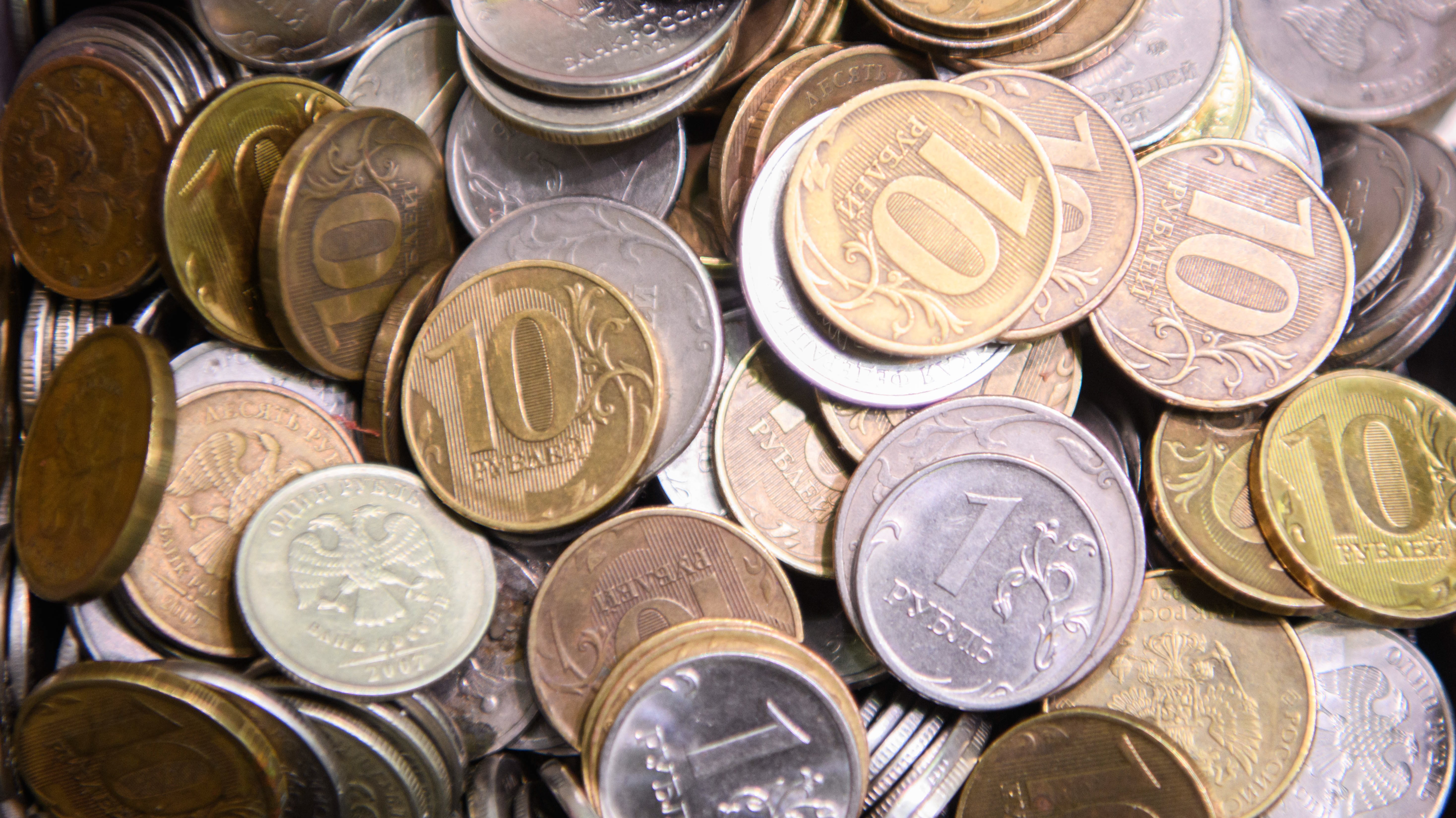 Жители Петербурга и Ленинградской области сдали в банки свыше 2 млн монет