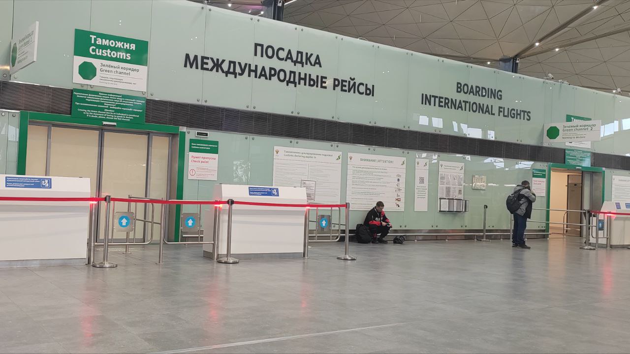 Авиакомпании отменили более 130 рейсов из-за ограничений в российских аэропортах