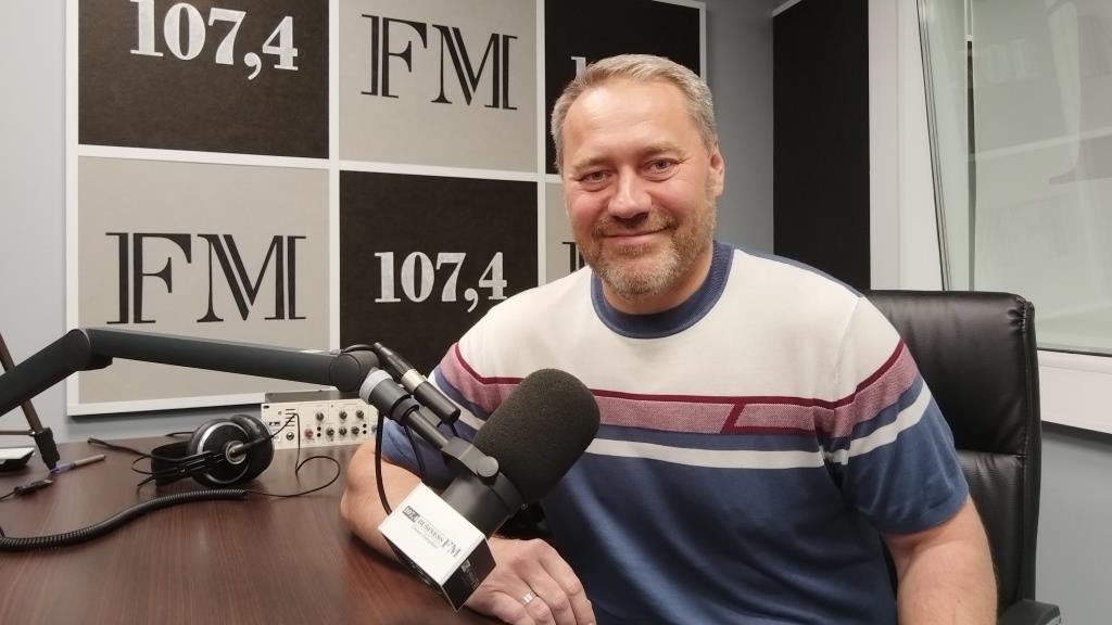 Спикер ЗакСа Бельский: мигранты в доставке, КРТ, налоги от шеринга, «наливайки»