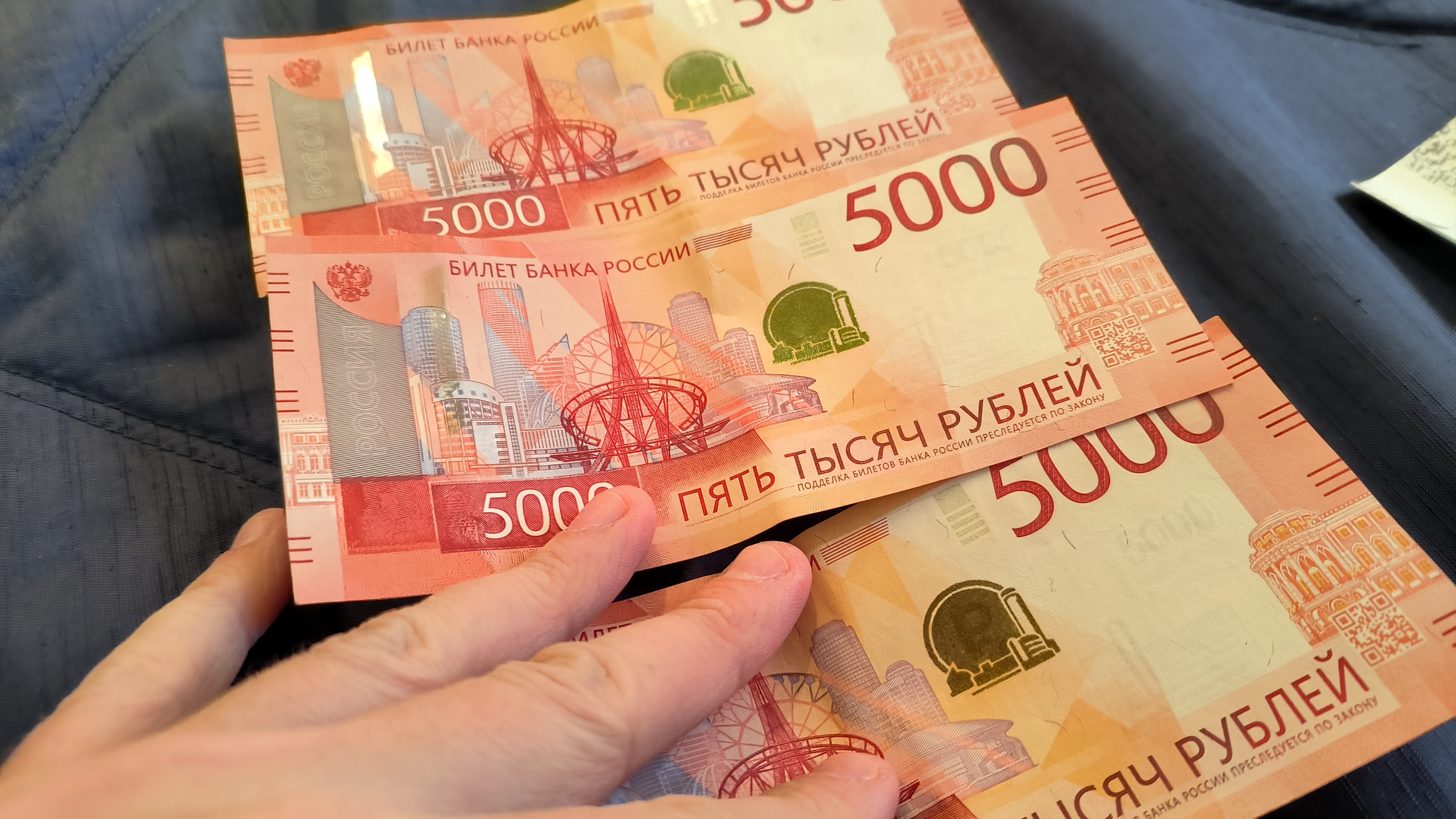 Количество выдач потребкредитов в РФ в апреле выросло на 60%