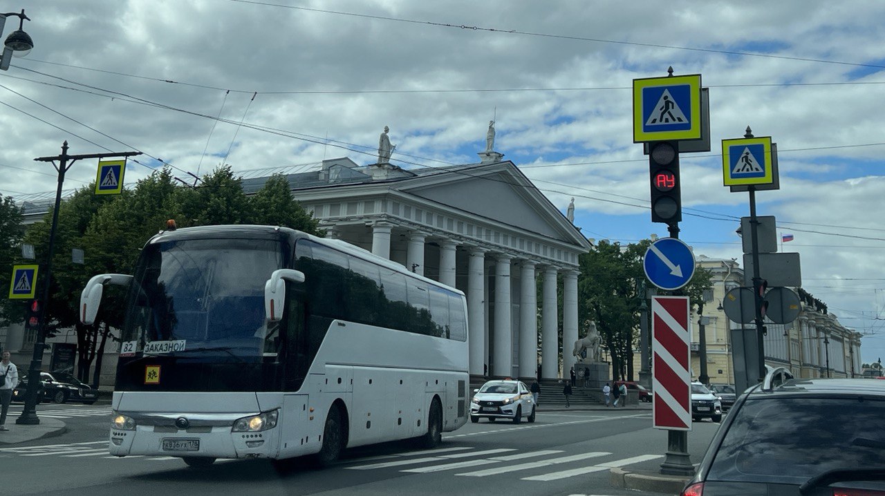 Число бесплатных парковок для туристических автобусов в Петербурге не выросло