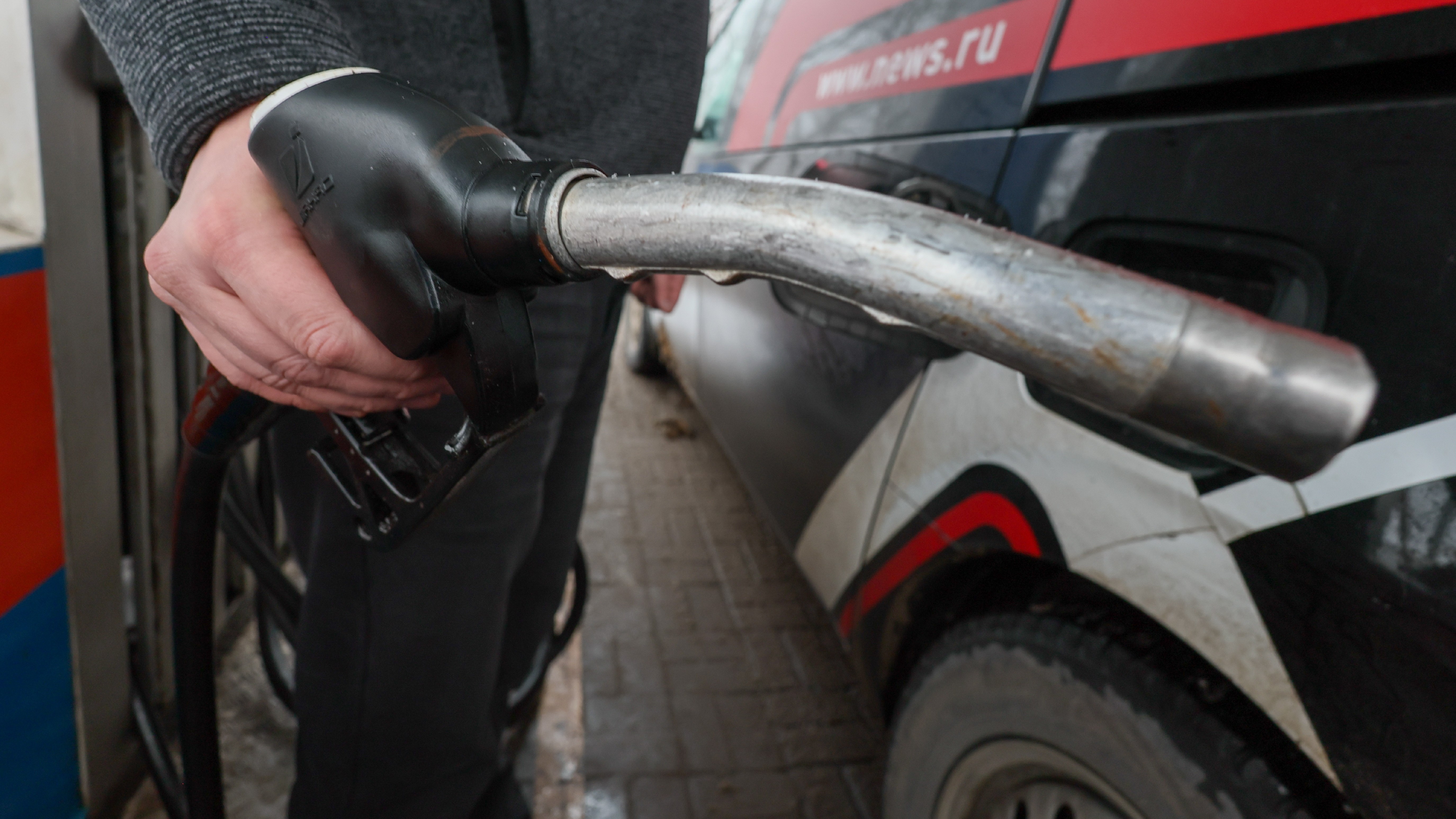 Бензин в России за неделю подорожал в среднем на 14 копеек