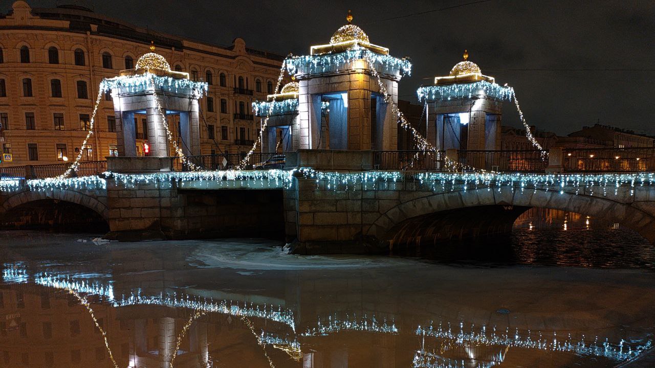 Петербург обогнал Москву по тратам на подготовку к Новому году