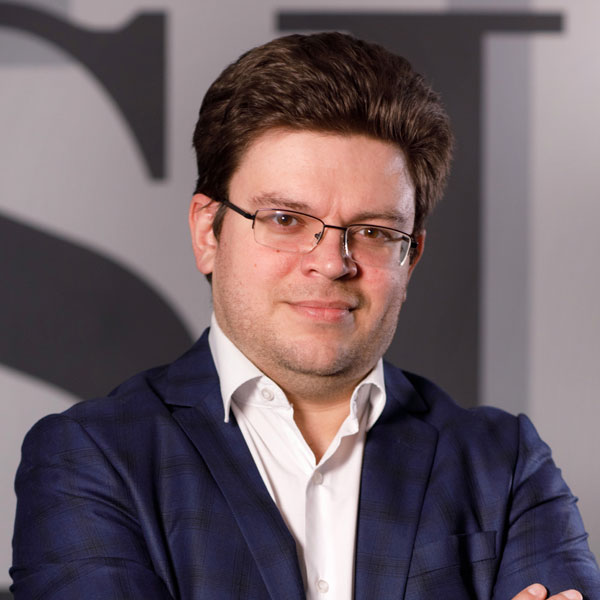 Максим Тихонов