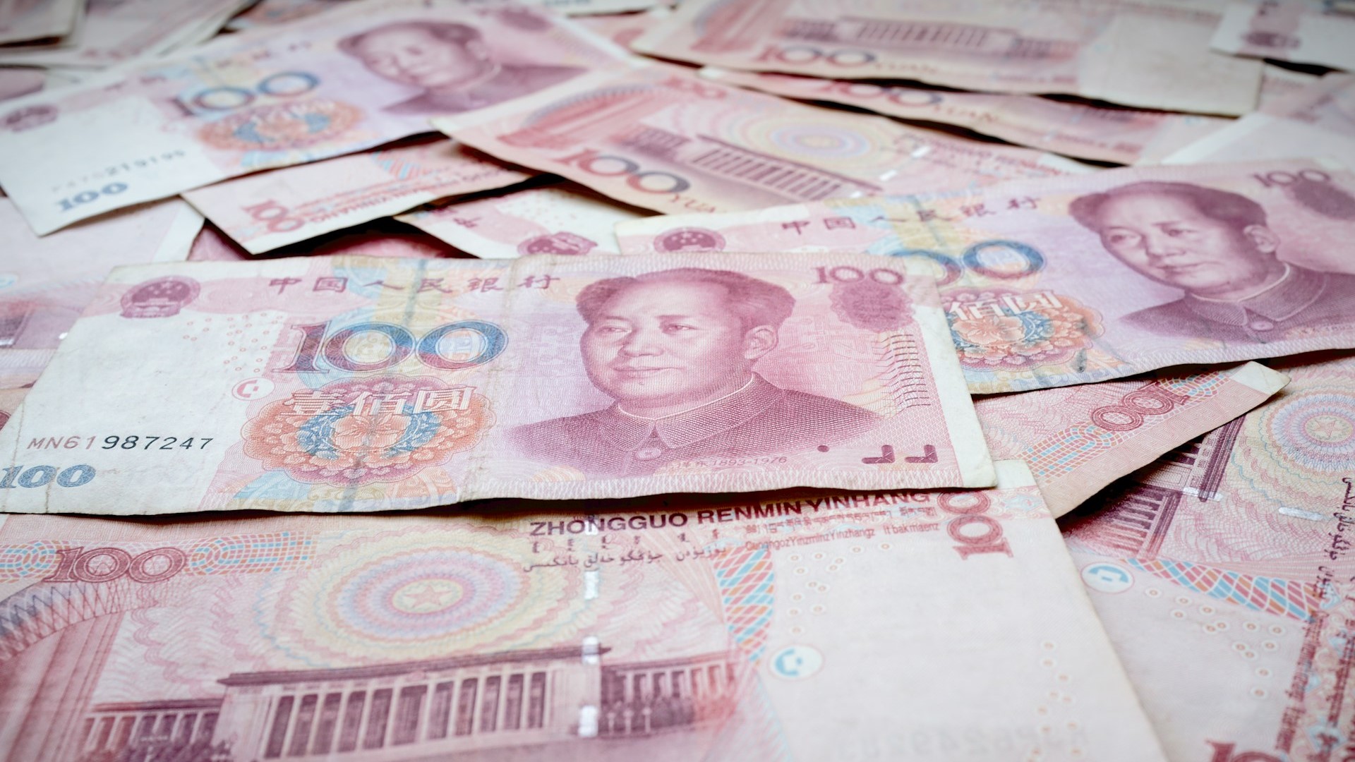 Центробанк продал юани на 7,4 млрд рублей с расчетами 1 июля