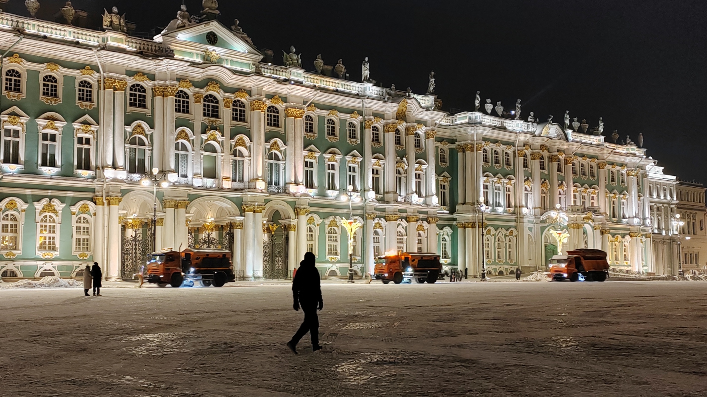 Коммунальные службы Петербурга работают в усиленном режиме из-за циклона «Валли»