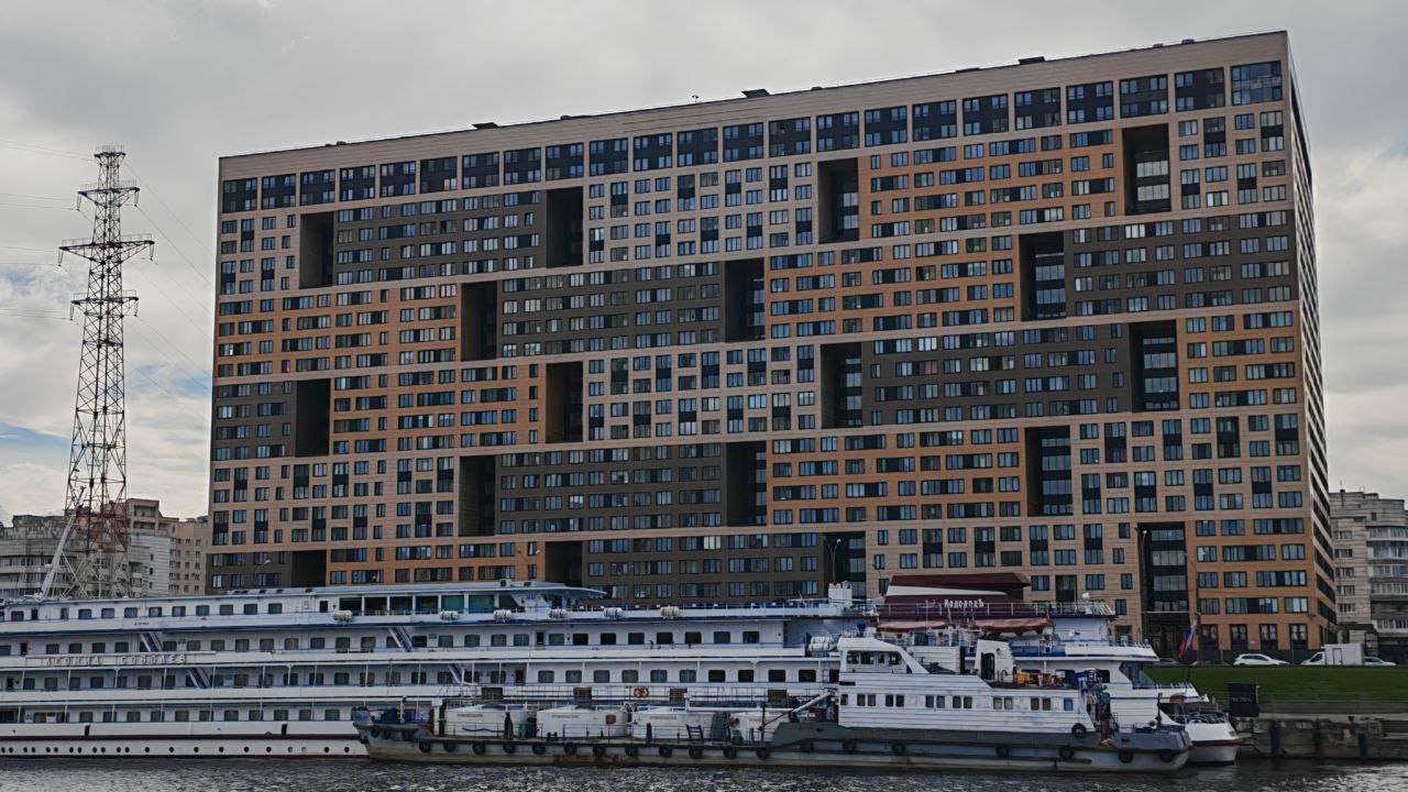 Власти Петербурга могут упростить размещение вывесок на городских зданиях