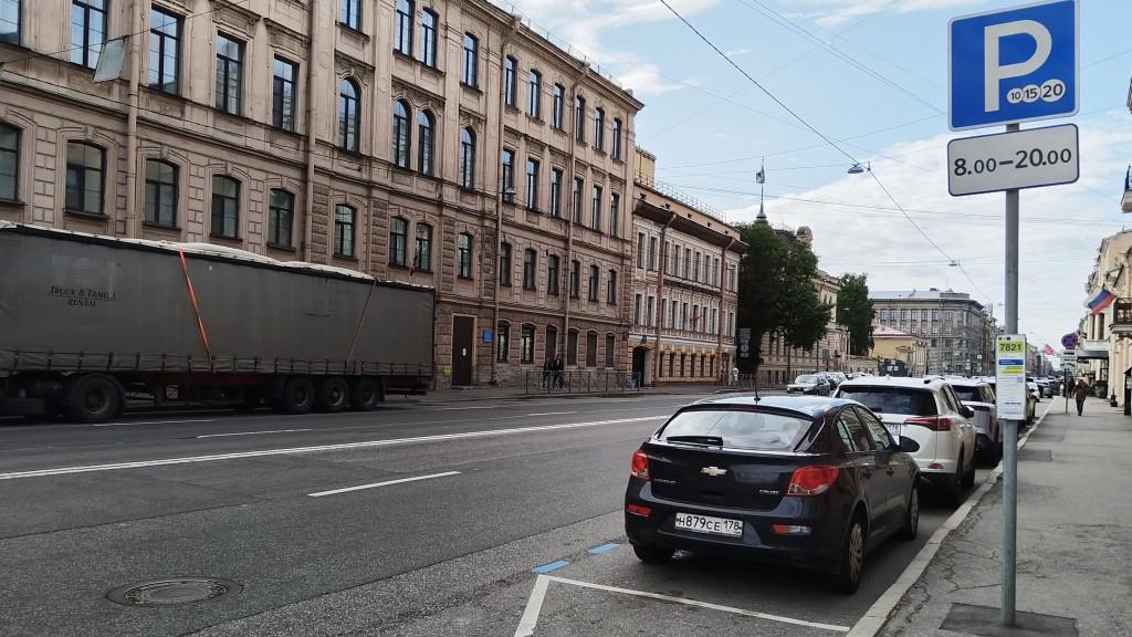 Бесплатной парковки по праздникам и выходным в Петербурге скорее всего не будет