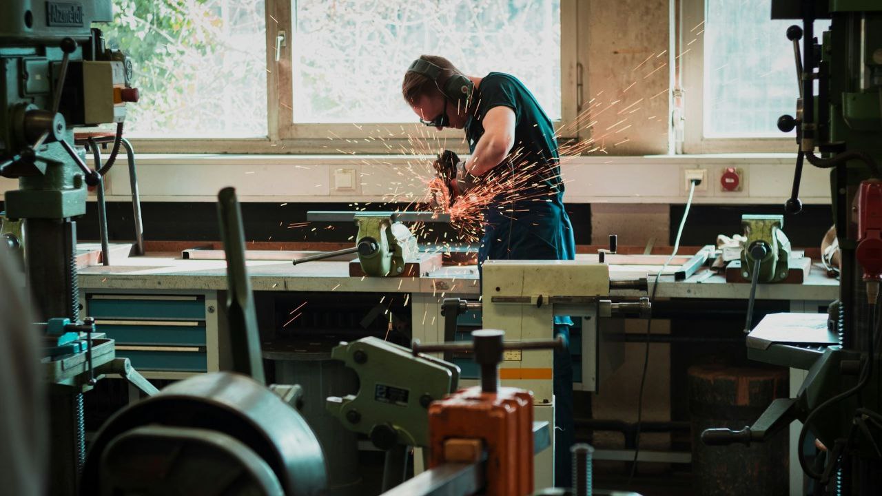 Ученые Петербурга нашли способ повысить эффективность работы заводов с помощью ИИ