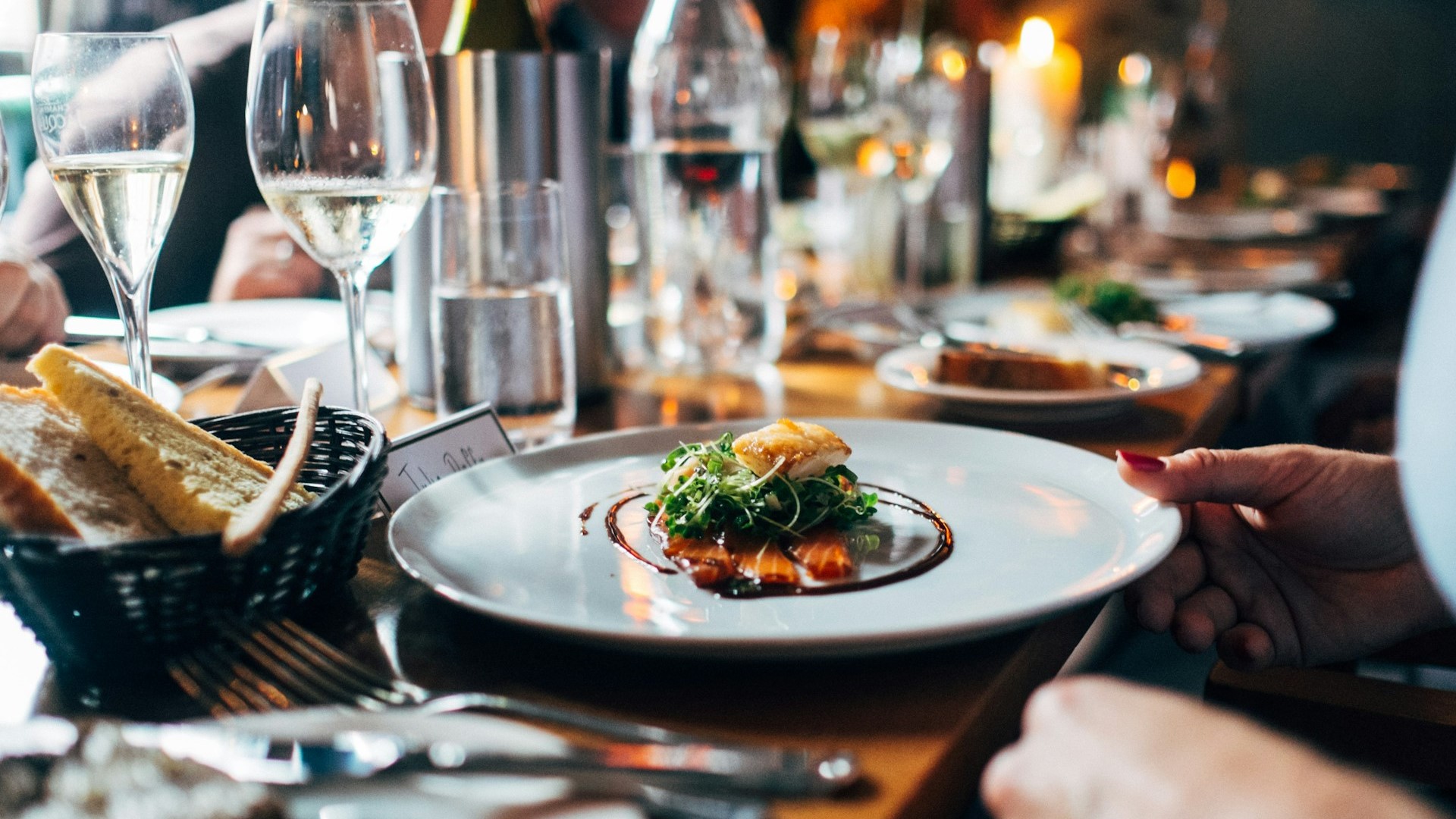 Рестораторы Петербурга сомневаются, что послабление от Минфина спасет общепит 