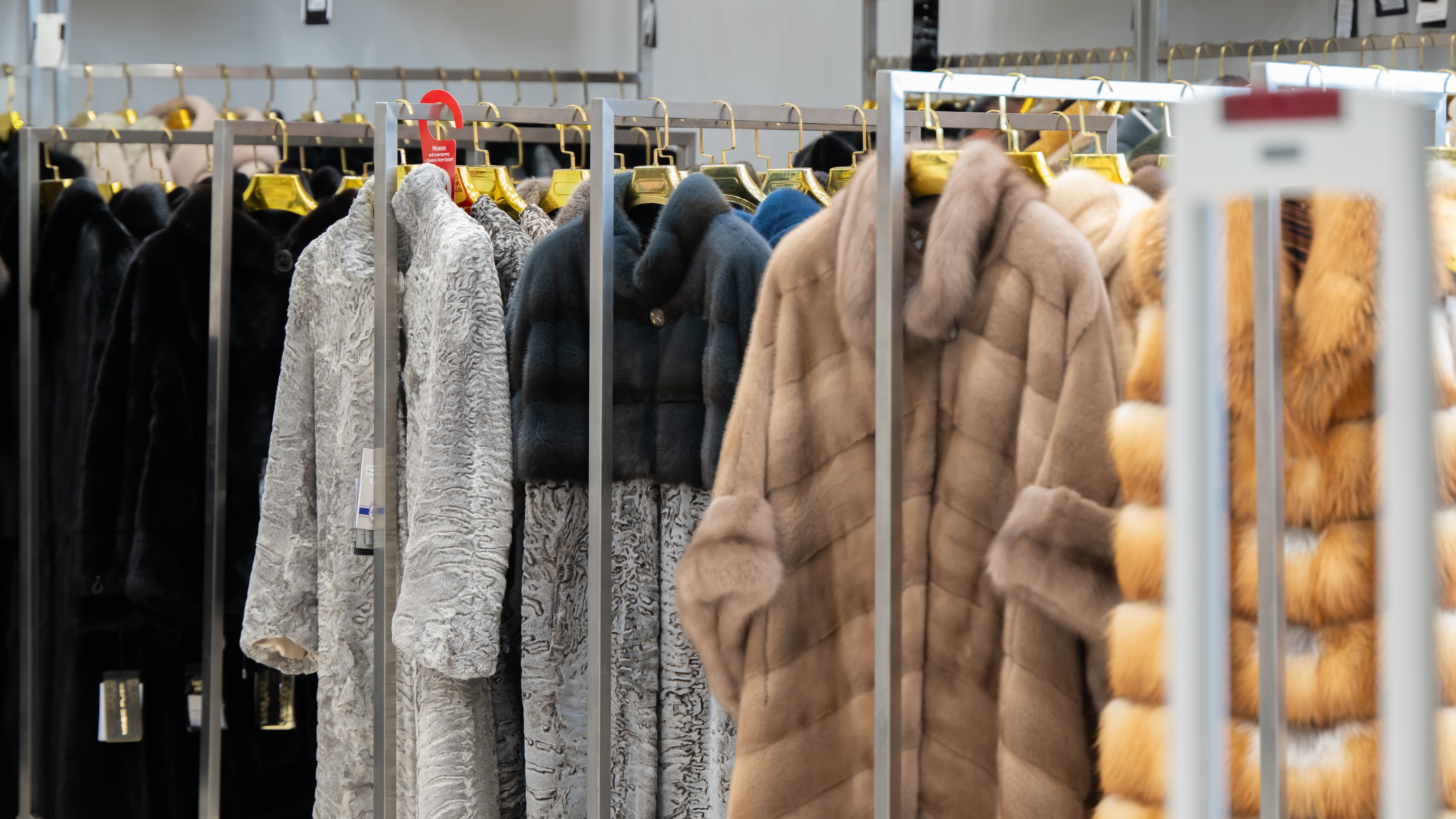 Славянский бум: в Петербурге выросли продажи шуб и шапок-кубанок