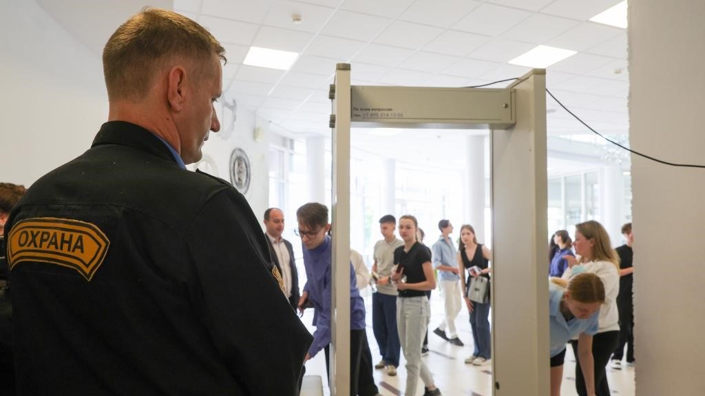 В петербургских школах недостаточно применяются технические средства охраны