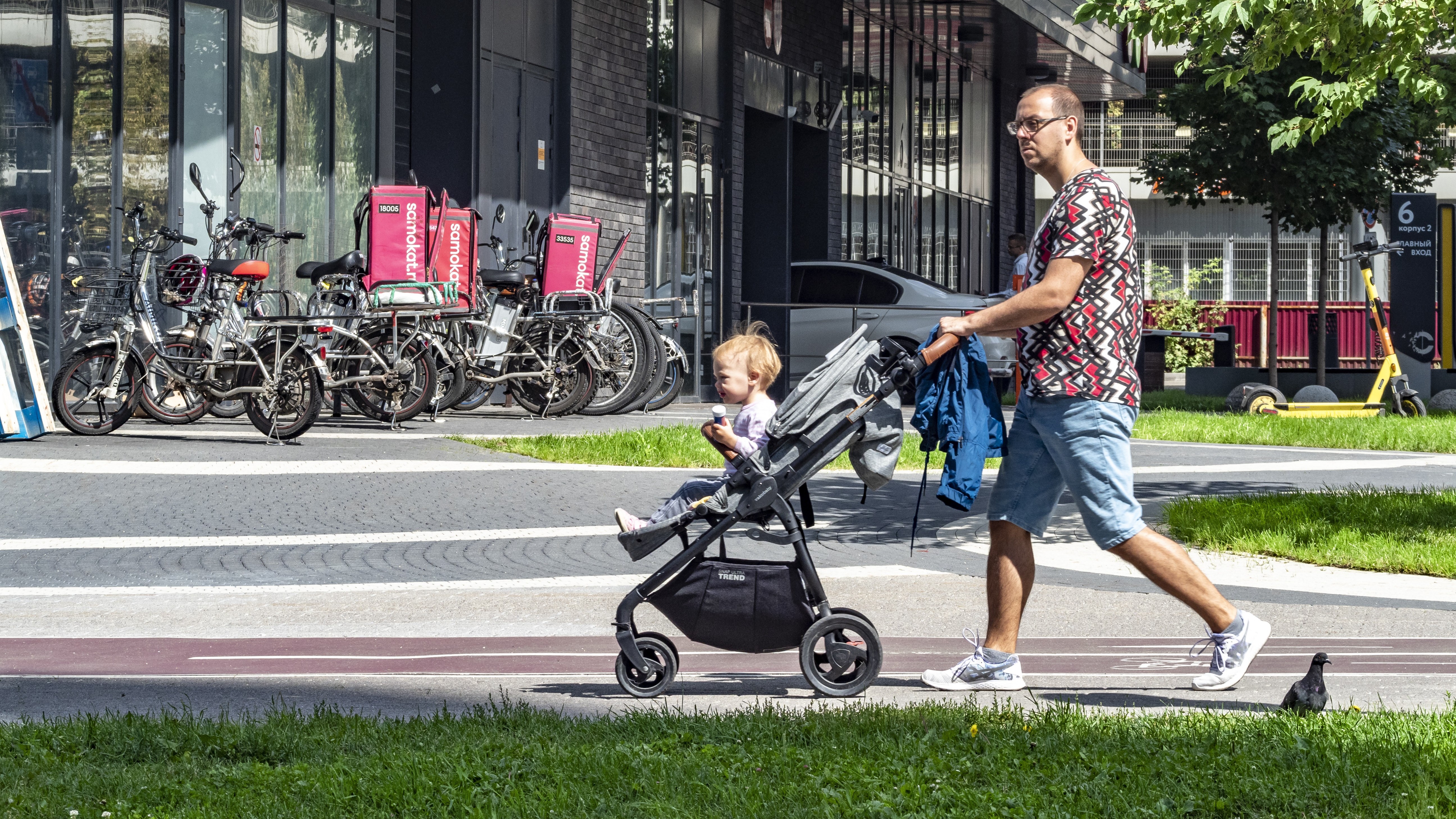 В Петербурге 47% работающих мужчин выразили готовность уйти в декрет вместо жены
