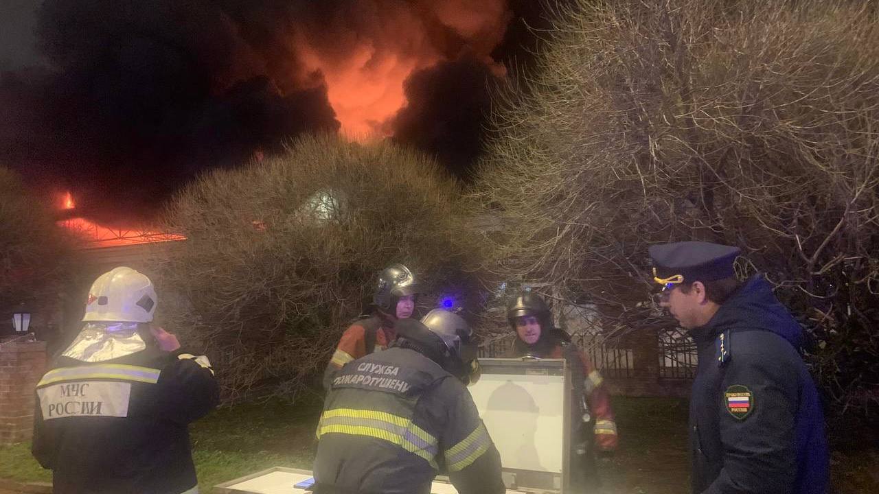 Пожар на Правобережном рынке полностью ликвидировали только спустя 15 часов