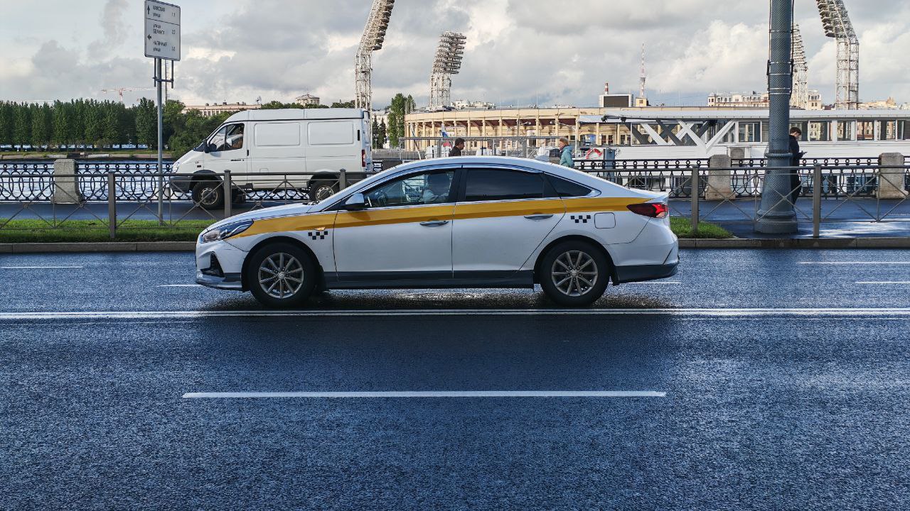 Агрегаторов в Петербурге могут привлечь к ответственности за наем мигрантов