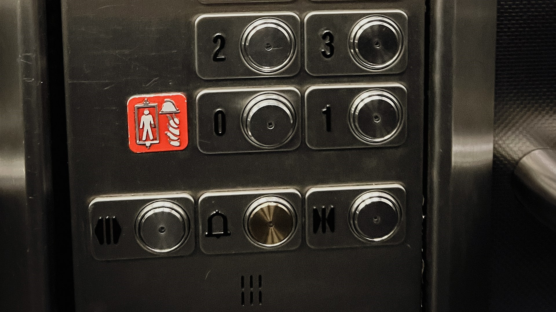 Новый порядок техобслуживания лифтов в РФ перенесли на март 2027 года