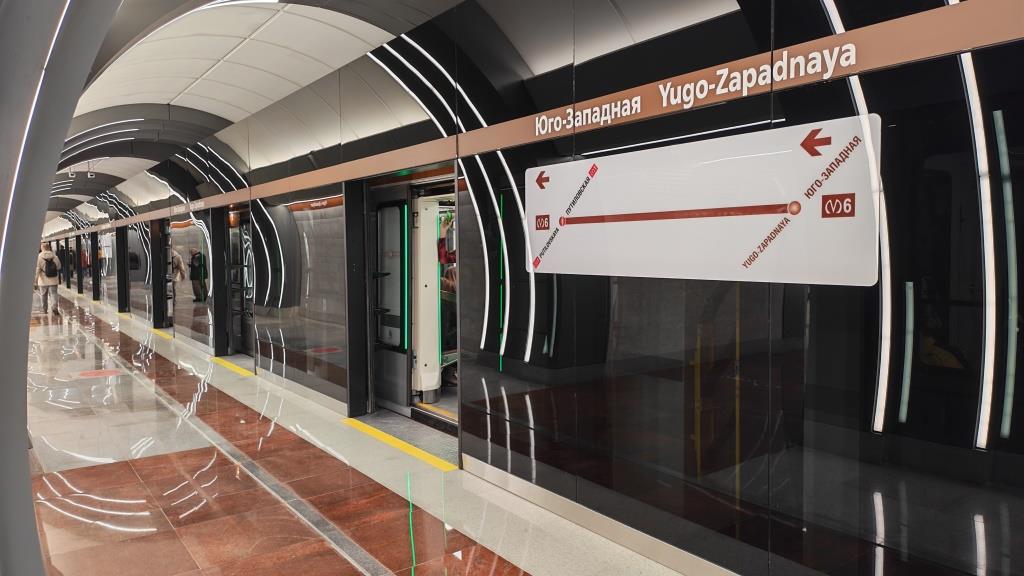 Смольный: до 2030 года в Петербурге построят еще семь станций метро