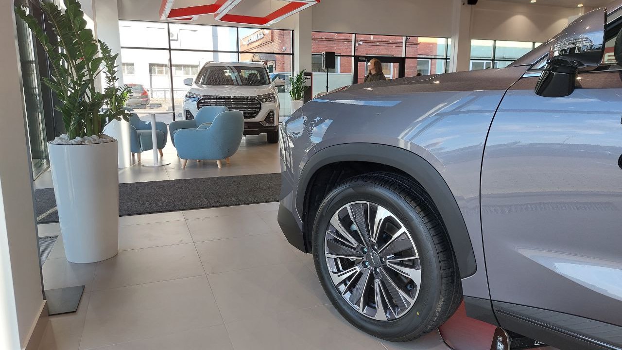 Средняя цена новых китайских машин в РФ в октябре снизилась до 3,57 млн рублей