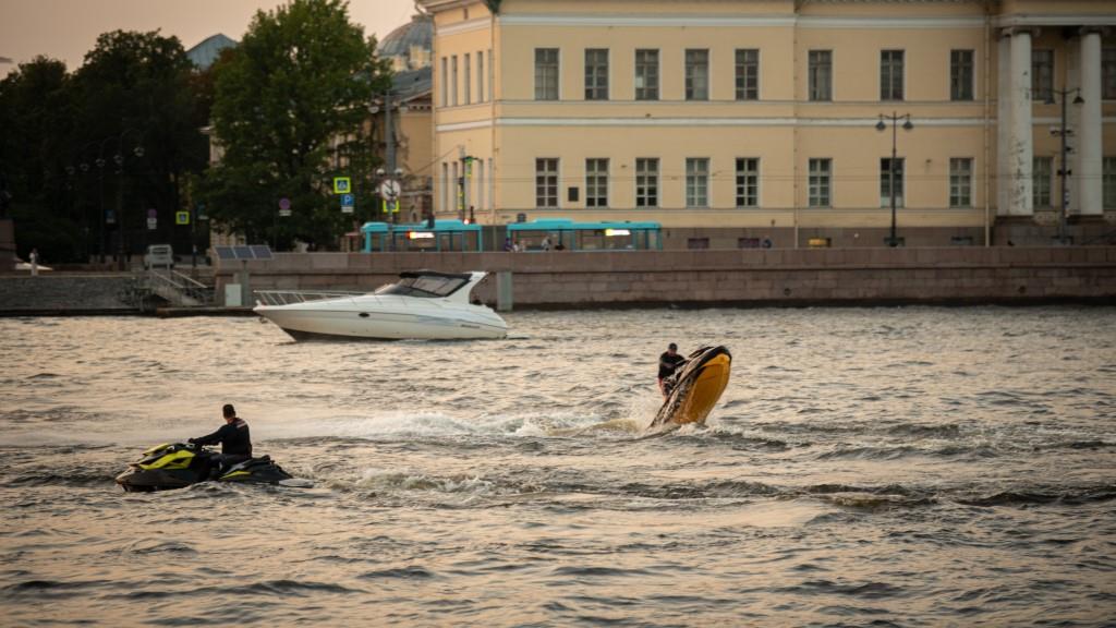 В Петербурге любителей «гонок» на гидроциклах могут начать штрафовать без протокола