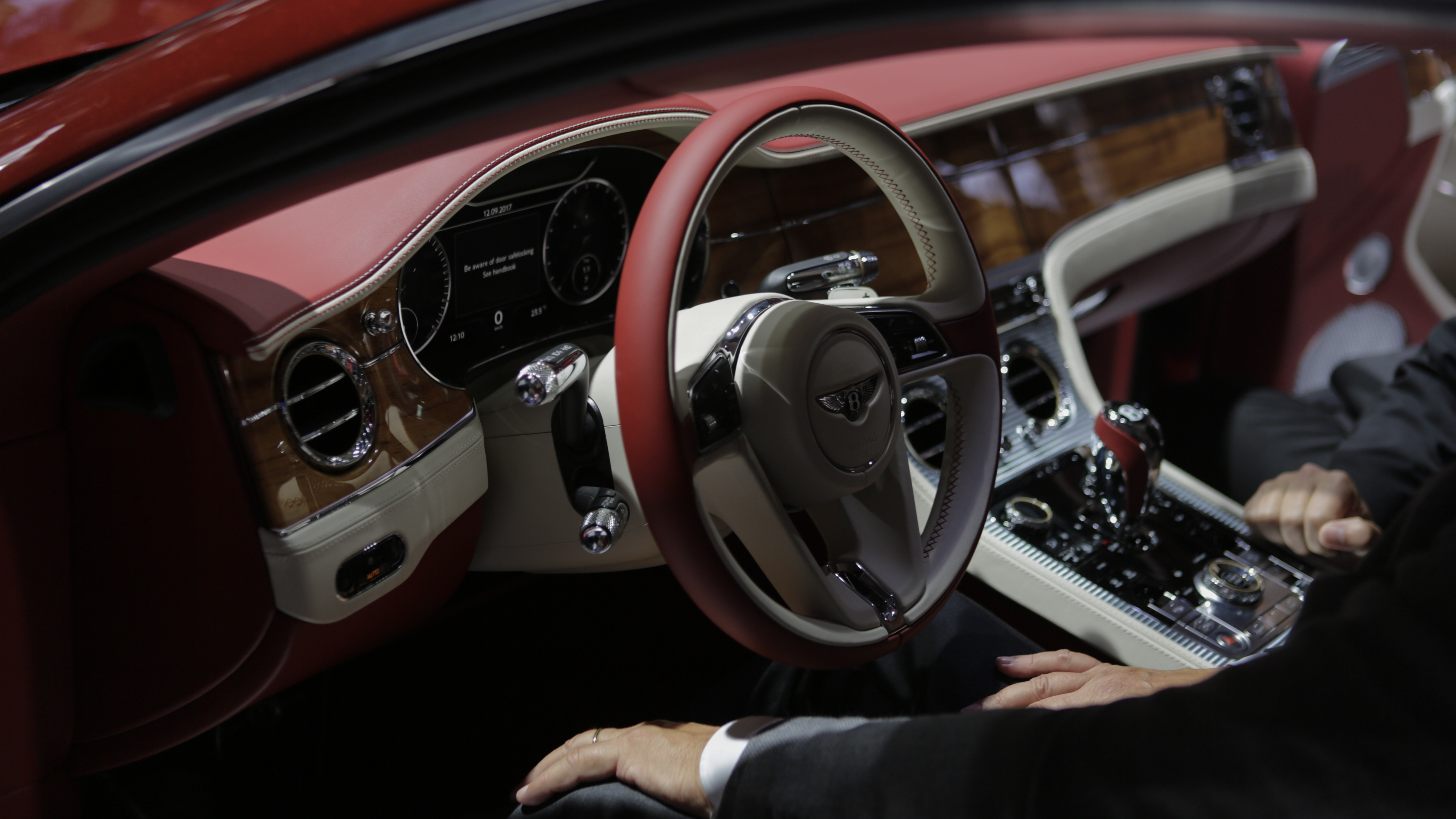 Названы самые популярные люксовые автомобили с пробегом в Петербурге и Ленобласти