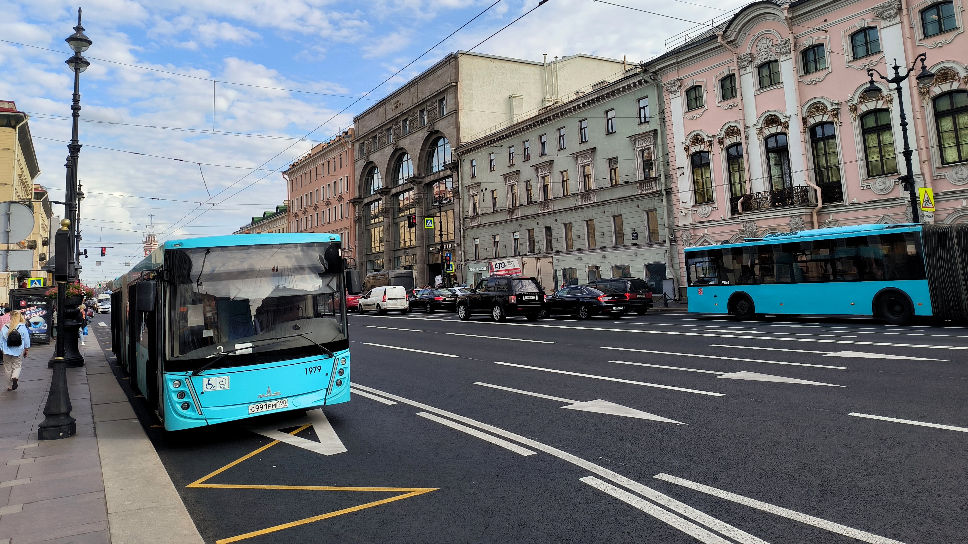 Общественный транспорт в Петербурге обеспечен необходимым топливом