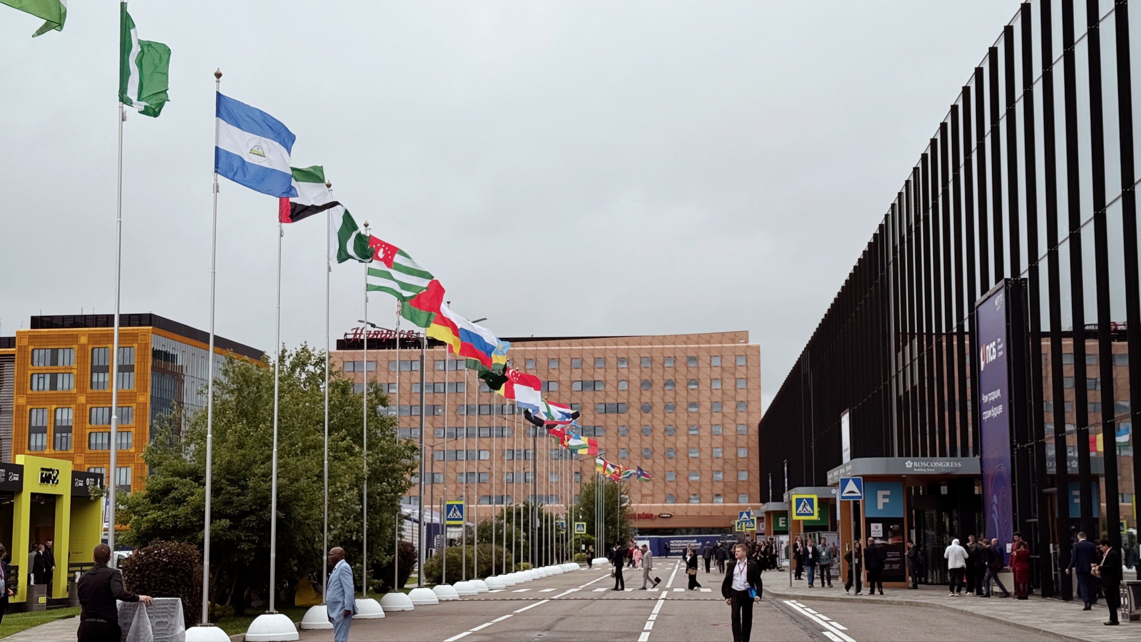 Петербург подписал на ПМЭФ 67 соглашений более чем на 1 трлн рублей
