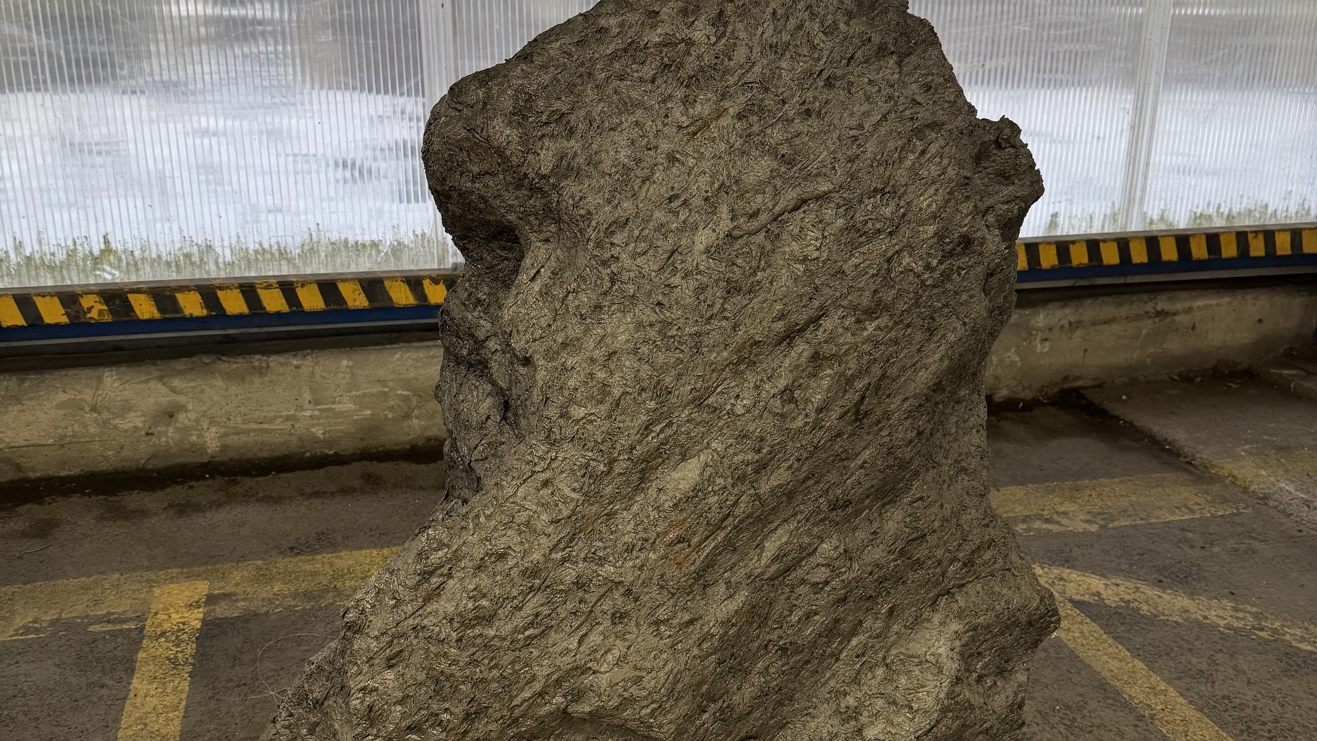 В Петербурге пресекли вывоз осколка метеорита весом 2,5 т в Великобританию