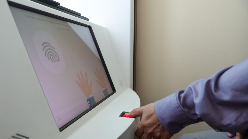 Россияне с 1 июля смогут продавать жилье по биометрии