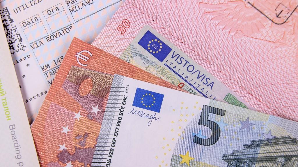 Визовые центры Италии в РФ перестали принимать документы через третьих лиц