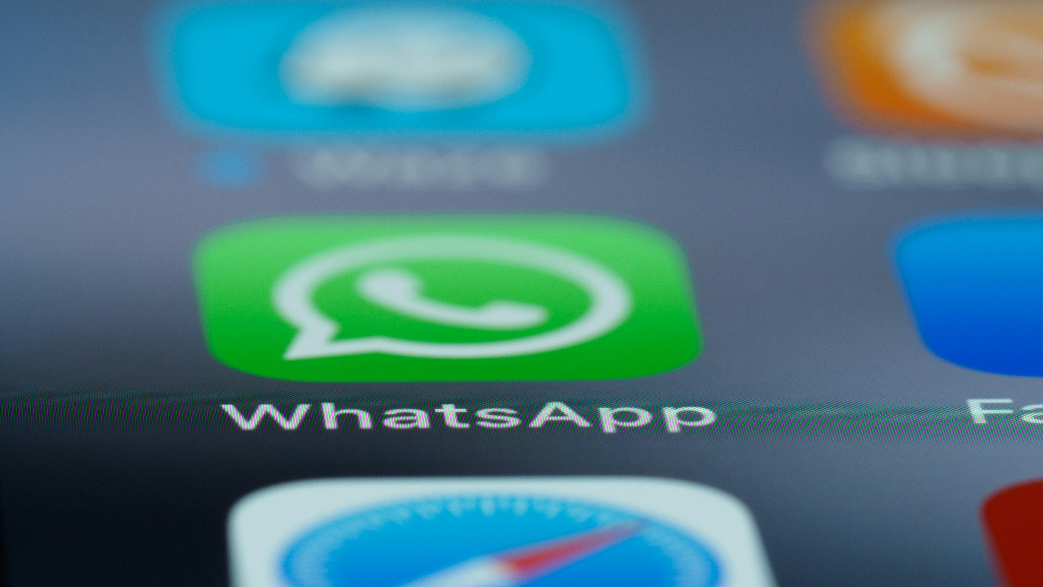 Процесс блокировки WhatsApp ускорили из-за утечки диппереговоров